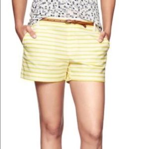 NEW WITHOUT TAGS Gap Yellow and White Stripe Short